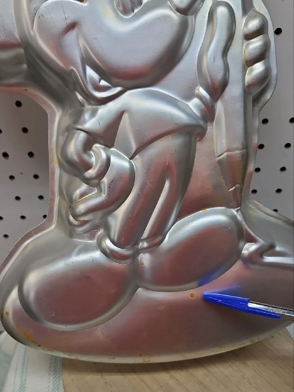 Wilton Mickey Mouse with Pencil Aluminum Cake Pan – 1983 - #502-2987